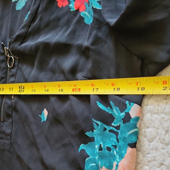 Candie's Black Floral Blouse Long Sleeve 1/4 Zip Front Slots on Shoulder  Sz L - Picture 12 of 15